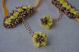 Ensemble de mariée traditionnel fleuri fait à la main, collection indienne pakistanaise, dernières Gajra Churiyan avec quartz, accessoires de mariée pour femmes - Product Image 4