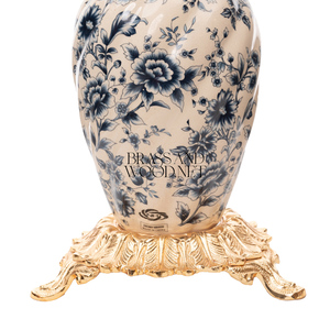Jarrón de latón dorado de lujo con cuerpo de porcelana Floral, diseño clásico europeo y base dorada decorativa adornada - Product Image 2