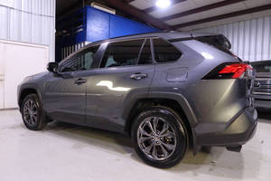 Toyota RAV 4 Hybride XLE Premium 2024 légèrement utilisée - Product Image 3