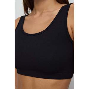 Blusa Corta Informal con Logotipo Bordado, Tejido de Punto de Poliéster y Chifón, Cuello Redondo, Corte Regular para Otoño y Primavera - Product Image 4