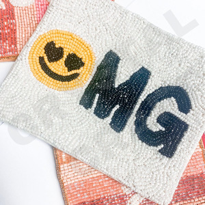 Pochette à monnaie Natasha Couture Portefeuille personnalisé en perles de rocaille Beau cadeau de maman-Design de coeurs pour filles - Product Image 2