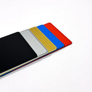 Tarjetas de presentación NFC personalizadas pequeñas, diseño en blanco, grabadas, de metal, en negro, blanco y rojo, para negocios. - Product Image 4