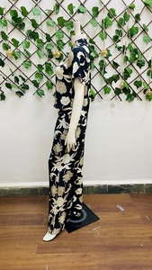 Confortable 100% Viscose Tissu Floral Imprimé Basique Combinaison Élégant Imprimé Vêtements de Nuit pour Femmes à Vendre - Product Image 3