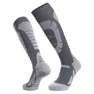 Chaussettes de sport antidérapantes de haute qualité pour hommes avec impression de logo personnalisé Nouvelle collection de chaussettes Crew en polyester - Product Image 4