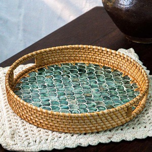 Bandeja Artesanal de Ratán y Conchas Marinas para Navidad, Organizador Redondo para Mesa, Artículos Esenciales para el Hogar y Decoración - Product Image 1