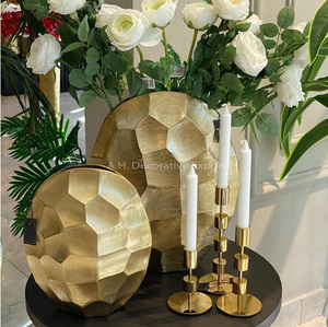 แจกันดอกไม้อลูมิเนียมทรงหกเหลี่ยมทำมือทันสมัยพร้อมแจกันตั้งโต๊ะสีทอง - Product Image 1