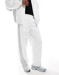 Conjunto Deportivo Cortavientos de Alta Calidad, Personalizable, Corte Regular, Peso Medio, Sudadera con Capucha y Cremallera, Pantalones Deportivos, Unisex, para Invierno - Product Image 3