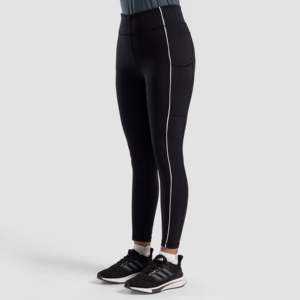Leggings sans couture Tone Luxe, conçus sur mesure, en spandex/nylon noir respirant, adaptés aux grandes tailles, avec logo personnalisé et bande décorative latérale. - Product Image 1