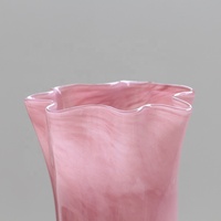 Vase en verre soufflé à la main Bixuan, moderne, rose, à bord festonné, avec piédestal pêche, pour fleurs, desserts, mariage