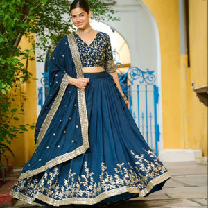 Nouvel ensemble de lehenga choli et de blouse en soie Vichitra orné de paillettes, conçu par des designers, pour les mariages et Diwali - Product Image 1