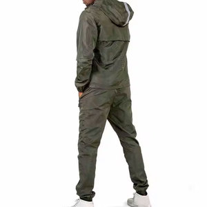 Ensemble survêtement d'hiver personnalisé pour homme, coupe-vent à capuche respirant et léger de haute qualité avec motif uni, faible MOQ, vente chaude - Product Image 3