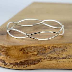 กำไลข้อมือทองเหลืองคุณภาพพรีเมียม สไตล์โบราณ ผู้ผลิตเครื่องประดับแฟชั่นจากจีน งานประติมากรรมสมัยใหม่ - Product Image 2