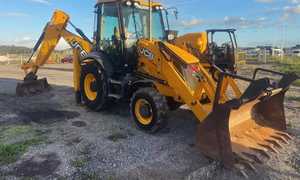 Chargeuse-pelleteuse JCB 3CX 4x4 à quatre roues motrices avec godet avant et arrière, équipée de composants hydrauliques Huade, équipement lourd - Product Image 4