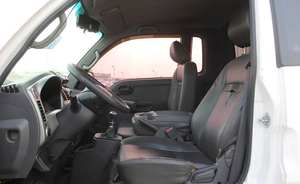 Camionnette Bongo K2700 d'occasion propre 2016, camion frigorifique, moteur diesel, boîte manuelle, conduite à gauche, sièges en cuir foncé, R17, excellent état - Product Image 5