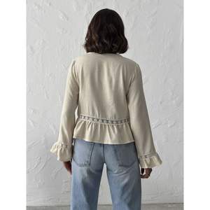 Chemise en lin pour femme 1995 avec détails rayés, collection F - Product Image 1