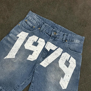 Short en jean vintage délavé à l'acide avec logo personnalisé Short surdimensionné pour homme à imprimé mousse et cordon de serrage - Product Image 4