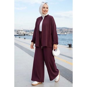 Conjunto de Dos Piezas Plum: Túnica con Cremallera y Adornos de Piedras y Pantalones, Tallas XS-XL, Blazer de Punto y Shorts de Verano con Patrón Sólido Tejido - Product Image 1