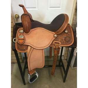 Silla de Montar Inglesa de Cuero de Búfalo 100% con Diseño Grabado, Fabricación Artesanal Personalizada, la Mejor Calidad, Oferta de 4 Estaciones - Product Image 6