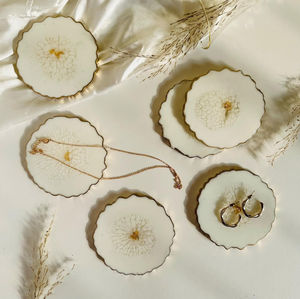 Ensemble de sous-verres ronds en cristal fabriqués à la main motif géométrique unique organisateur de vaisselle de bureau à domicile élégant et fonctionnel de l'Inde - Product Image 6