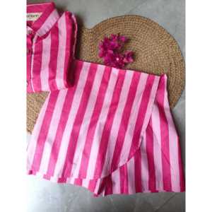 Conjunto de Lino de Verano para Mujer - Camisa a Rayas Rosa y Falda-Pantalón por Encima de la Rodilla, Manga Tres Cuartos, Corte Holgado, Dos Piezas - Product Image 2