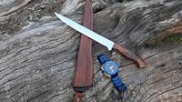 Couteau à filet en acier inoxydable de haute qualité avec manche en bois de rose et gaine en cuir Cadeau de camping et de chasse pour lui.