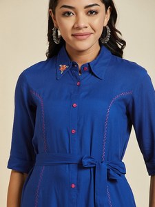 Vestido de viscosa vintage casual con bordado sólido, corte en A, estilo regular, cuello vuelto, mangas 3/4, trabajo de hilo, largo hasta la rodilla y dobladillo acampanado. - Product Image 5