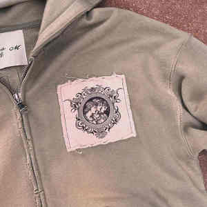 Sweat à capuche oversize conçu pour la mode urbaine moderne, idéal pour les ensembles d'automne, offrant confort et coupe élégante pour un usage quotidien - Product Image 3