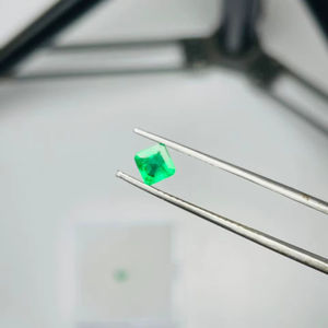 Esmeralda natural de Zambia, corte esmeralda, par de 0.83 quilates, buena calidad, buen brillo, color verde agradable, pulido perfecto, ideal para cualquier joyería. - Product Image 3
