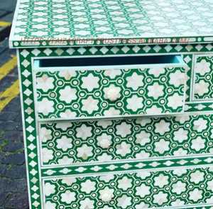 Table de chevet et commode avec incrustations de os, motif floral, style ange, meubles faits à la main écologiques et personnalisés pour le salon - Product Image 3