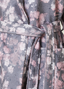 Bata de satén con estampado floral para mujer, largo hasta la rodilla, manga tres cuartos, suave y cómoda, cuello vuelto, lavable a máquina - Product Image 3