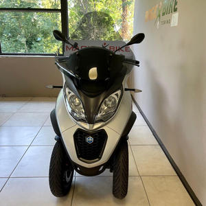 PIAGGIO MP3 400 Premium Tipo de Carrocería Cerrada - Product Image 5