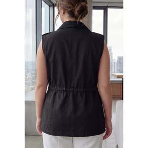 Gilet orné pour femme grande taille avec détail de ceinture à nouer, noir - Product Image 3