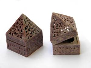 Brûleur en résine stéatite palo santo T-Light Pyramide Votive Sculpté Bougeoir pour Hôtel Décoration Maison Bougie - Product Image 4