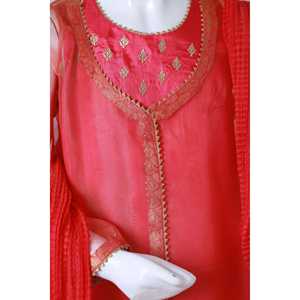 Vestidos Elegantes con Diseño Floral Brillante y Vibrante - Product Image 5