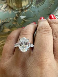 ห้องปฏิบัติการเจียระไนรูปวงรีสุดหรูดีไซน์เนอร์สร้างเพชร VVS ความชัดเจน F-Type Color IGI ได้รับการรับรองแหวนแต่งงานเครื่องประดับชั้นดี - Product Image 5