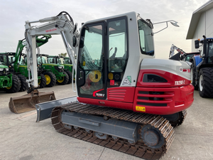 Mini-excavatrice sur chenilles Takeuchi TB290-2, cabine blanche et rouge, chenilles, moteur diesel 24 CV, godet de 0,12 m, TB230 TB135 - Product Image 5