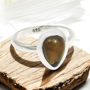 925 Joyas de piedras preciosas de plata Forma de pera Piedra de ópalo negro Anillos de tamaño personalizado hechos a mano de plata esterlina por Fabricante Mayorista - Product Image 5