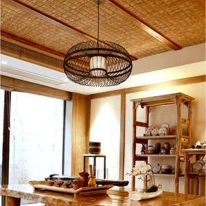 Plafonnier en rotin développé pour une installation décorative au plafond, offrant un montage stable et un attrait du matériau naturel - Product Image 1