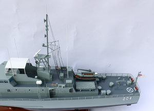 MODELOS DE BARCOS DE MADERA HMAS WARRNAMBOOL 204 / MODELO DE BUQUES DE GUERRA / ARTESANÍAS HECHAS A MANO PARA DECORACIÓN DE FABRICANTE VIETNAMITA - Product Image 4