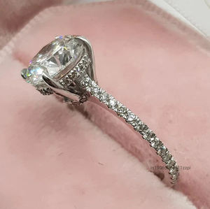 แหวนหมั้นเพชรโมอีสทรงกลม2.90กะรัตสำหรับเจ้าสาวพร้อมด้วยรัศมีที่มองไม่เห็นและวงนิรันดร์34มหาวิหาร - Product Image 2