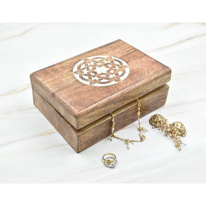Caja de madera tallada a mano de calidad sólida de diseño personalizado para almacenamiento de joyas Caja de madera de mango Premium Caja de urna para mascotas Fabricante indio - Product Image 4