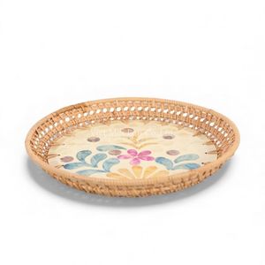 Assiette en nacre de style bohème raffiné avec bordure en rotin naturel pour un service élégant à la maison, décoration de table, en provenance du Vietnam - Product Image 1