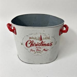 Maceta de vacaciones Merry Meadow hecha de metal galvanizado con detalles navideños para decoración de acento de jardín o balcón - Product Image 2