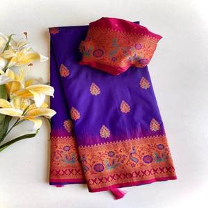 Sari de Seda Paithani de Lujo VASTRA COTTAGE con Tejidos Zari en Toda la Superficie, Borde Meenakari con Diseño de Pavo Real y Pallu en Contraste - Product Image 6