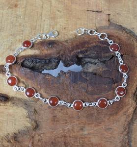 Pulsera de Plata de Ley con Cornalina Roja, Joyería de Piedras Preciosas Ajustable Hecha a Mano, Elegante Regalo para Mujer - Product Image 1