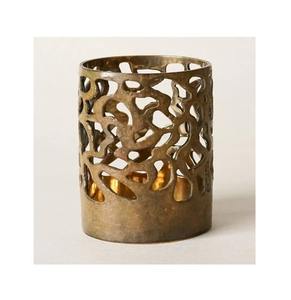 Portavelas Votivo Clásico de Metal con Acabado Metálico Liso que Mejora la Decoración del Hogar con un Cálido Brillo de Vela - Product Image 1