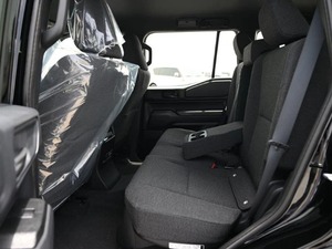 Nuevo SUV Negro LC Serie 250 2.8d AT 204 4WD con Volante a la Izquierda/Derecha, Asientos de Cuero y Techo Panorámico - Product Image 5