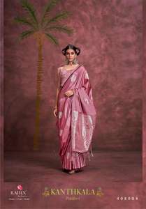 Recién lanzado Pura Satin Banarasi Zari Saree Elegante diseño floral Tela de seda étnica perfecta para la temporada de bodas - Product Image 3