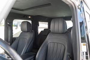 Mercedes-Benz G550 2023 propre et élégante, moteur V8 biturbo, transmission intégrale, différentiels à triple blocage - Product Image 6