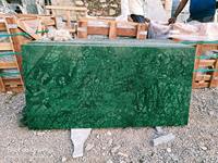 Carreaux de marbre vert indien au design moderne Finition de surface polie pour sol intérieur de villa et d'hôtel Garantie 1 an